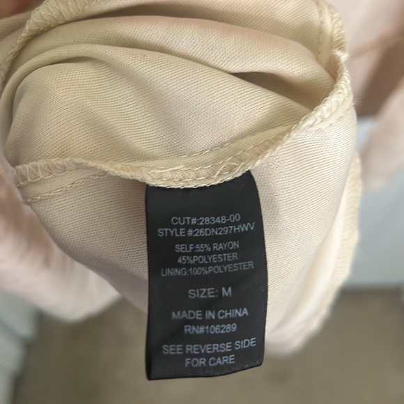 Beige color size Junior M. Light and flowey with a nice cut - Picture 5 of 5